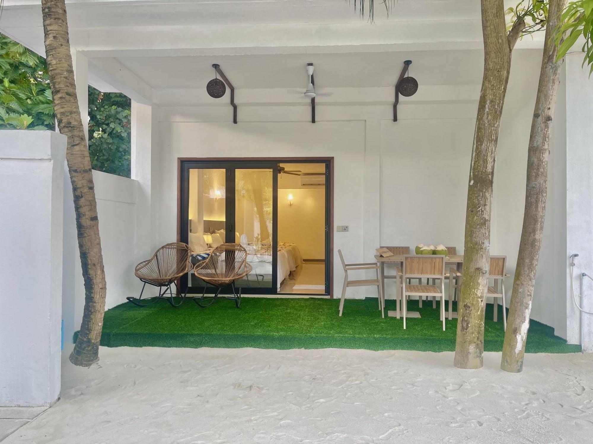 La Palma Suites Ukulhas Island Exterior photo