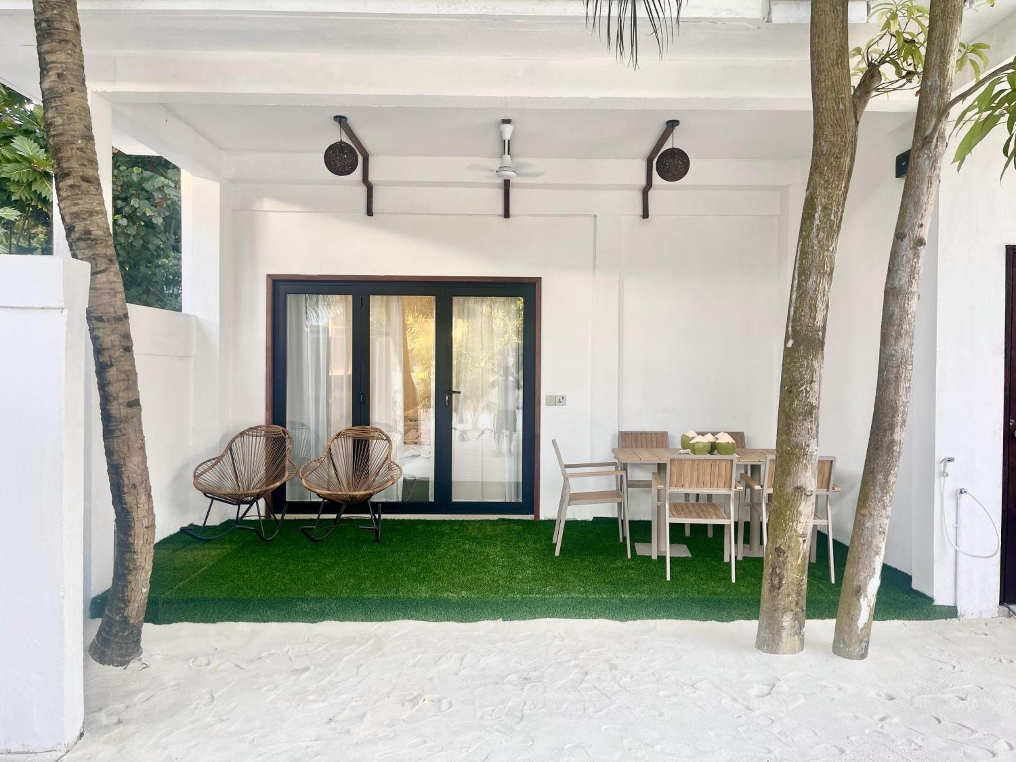 La Palma Suites Ukulhas Island Exterior photo